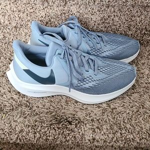 Nike Zoom Winflo Shoes